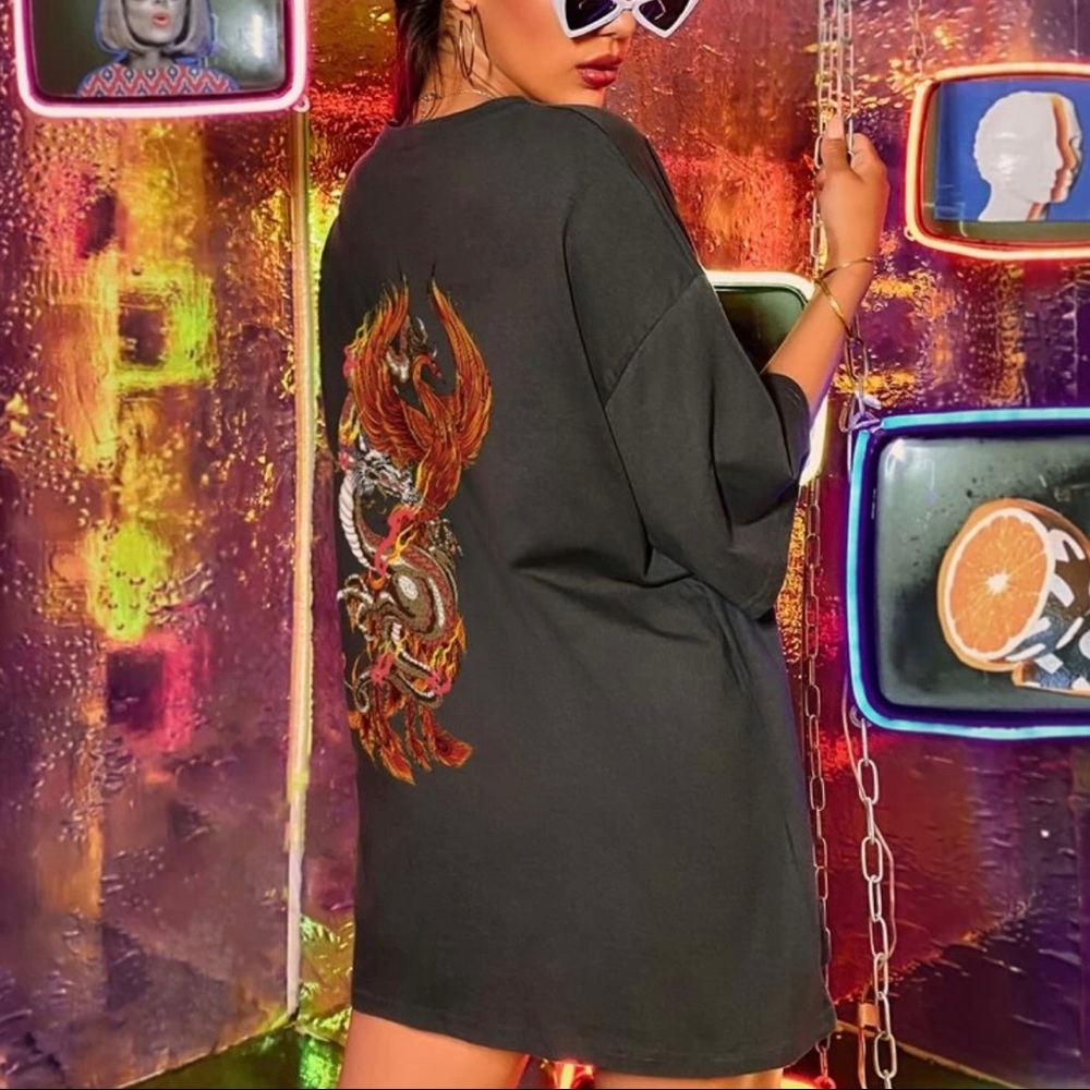 Oversized graphic tee 😊